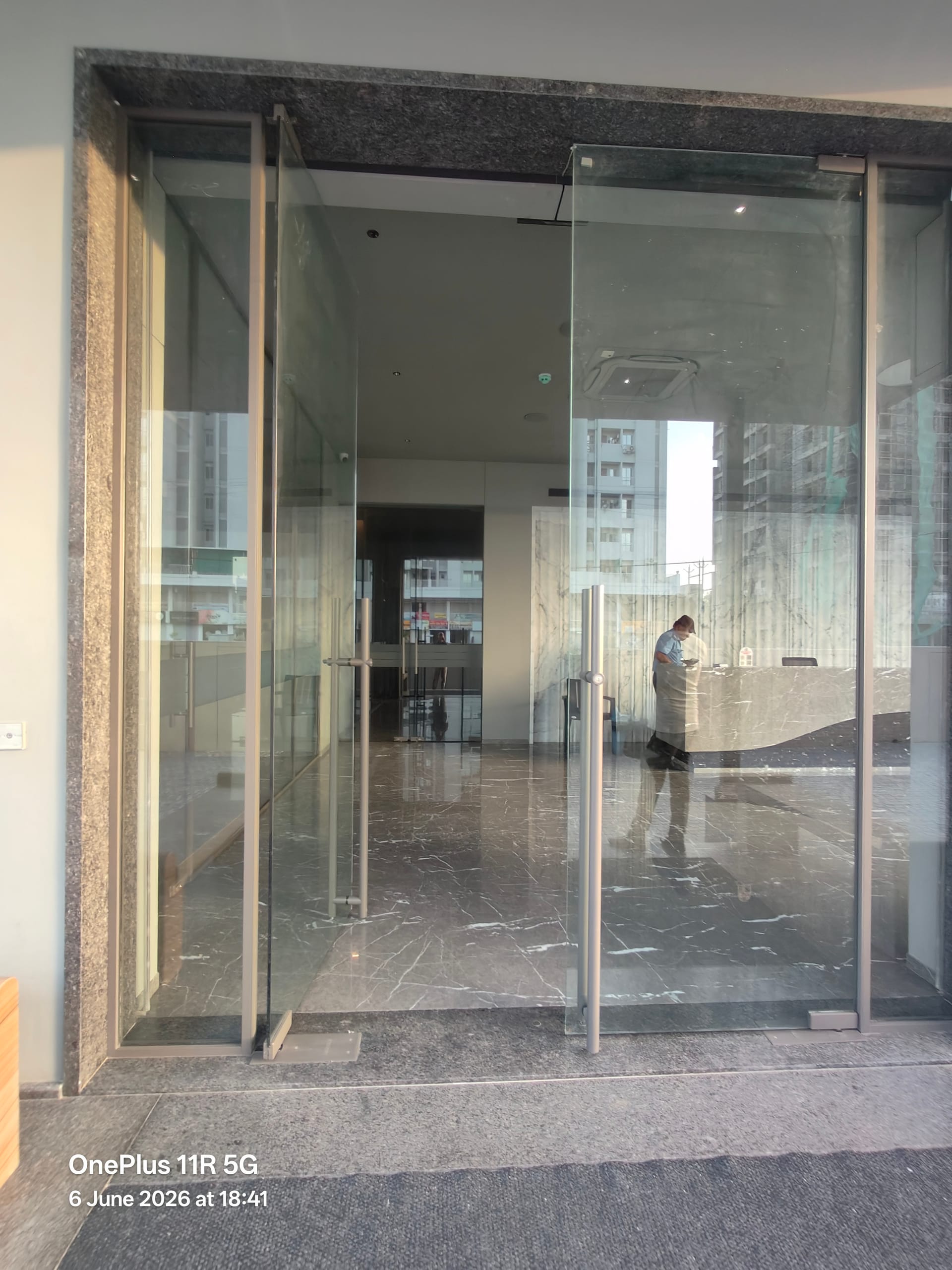 Sliding Doors — installation photo 4