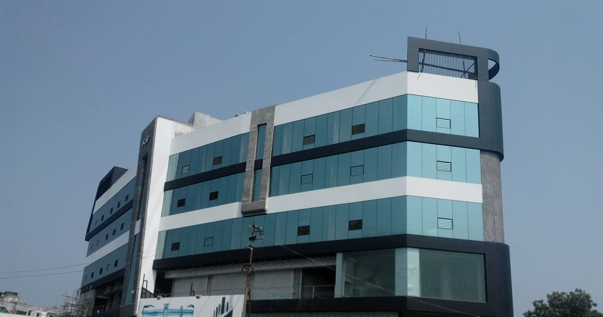 Structural Glazing installation by Shree Chamunda Aluminium